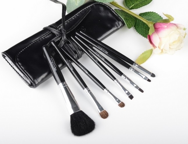 EF7 Pieces Sets Makeup Brushes Makeup Tools New Hand Makeup Jacket Brushed 7 Blush Loose Powder Brushed Eyewear Eyelachers