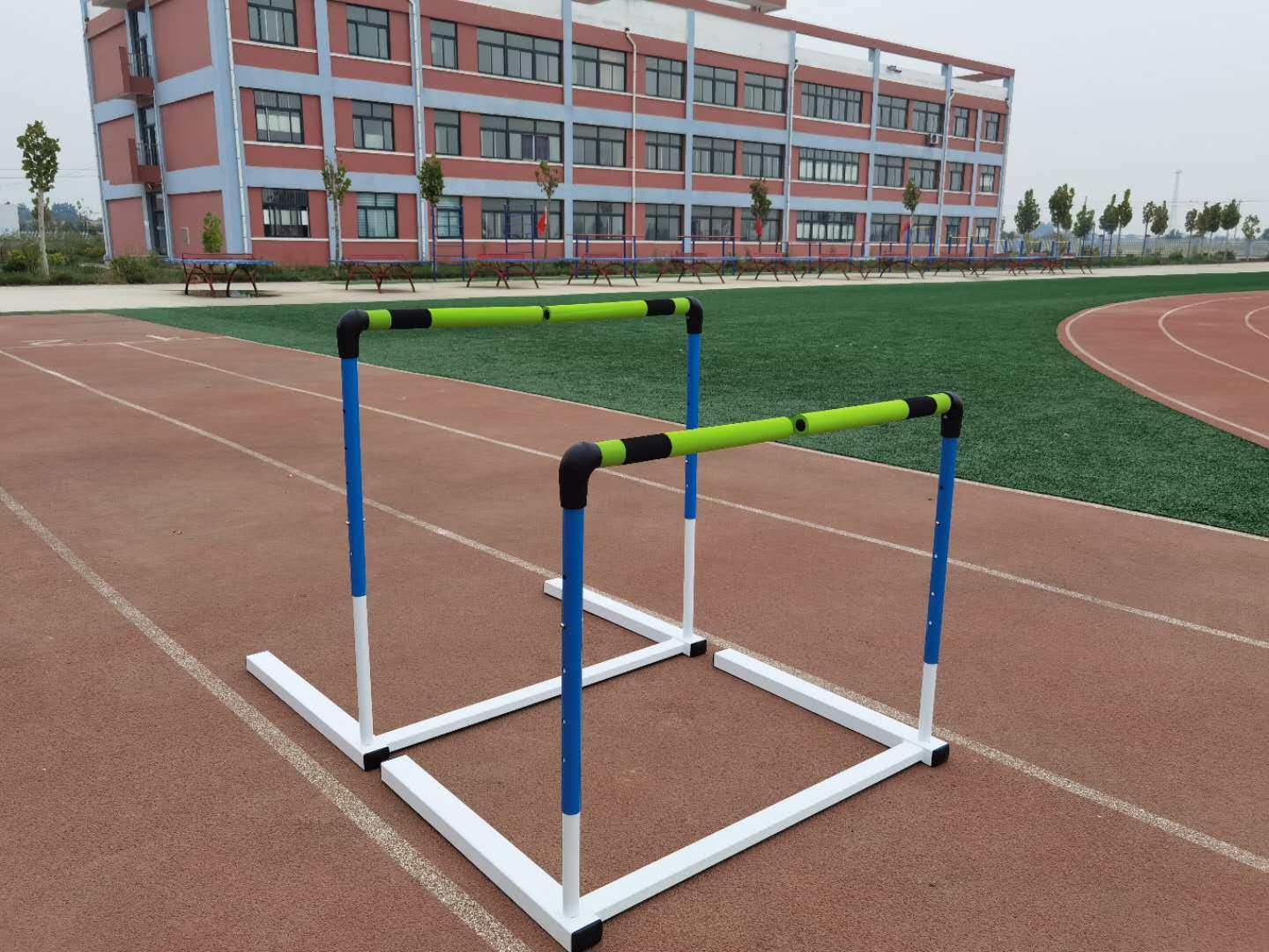 Athletics standard hurdle stand split hurdle stand combination disassembly type hurdle driving soft sponge hurdle crossbar