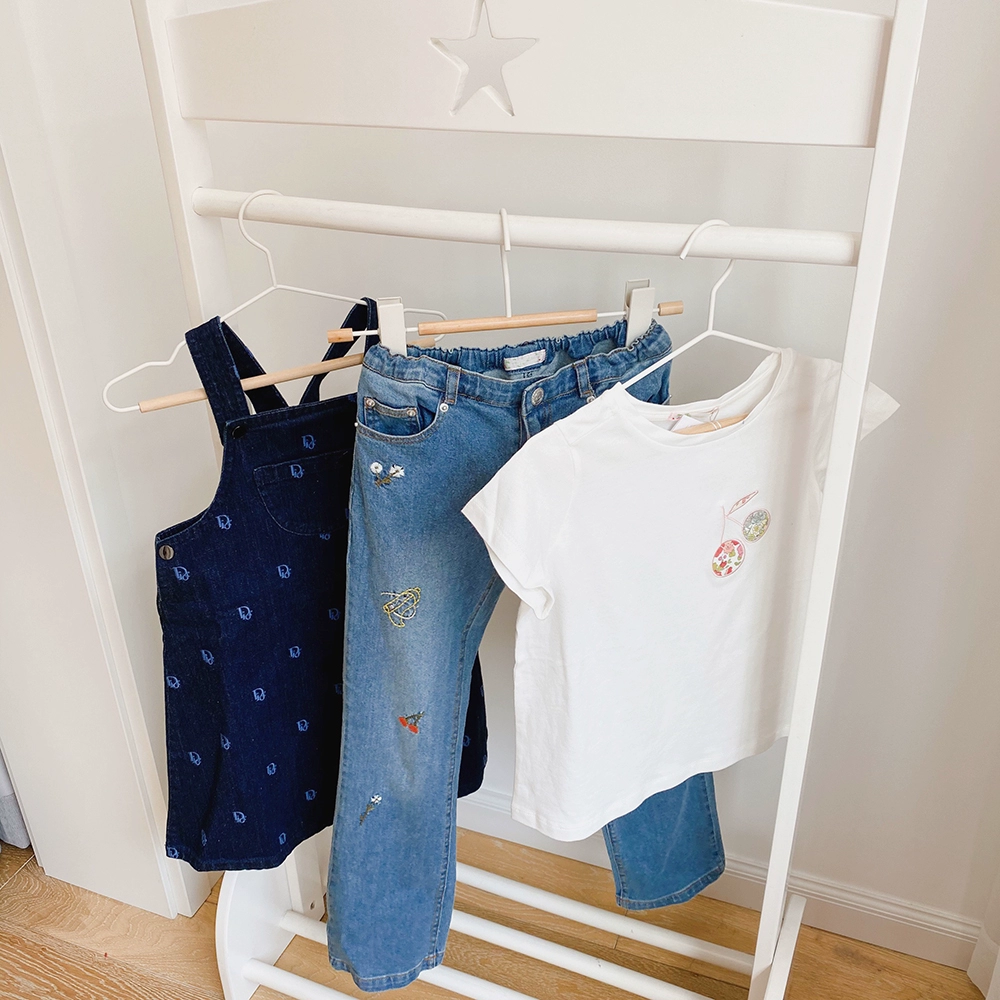 Tại chỗ TTBBYC Quần áo trẻ em Cô gái Áo phông thêu + Quần denim thêu trẻ em Baby T - Quần jean