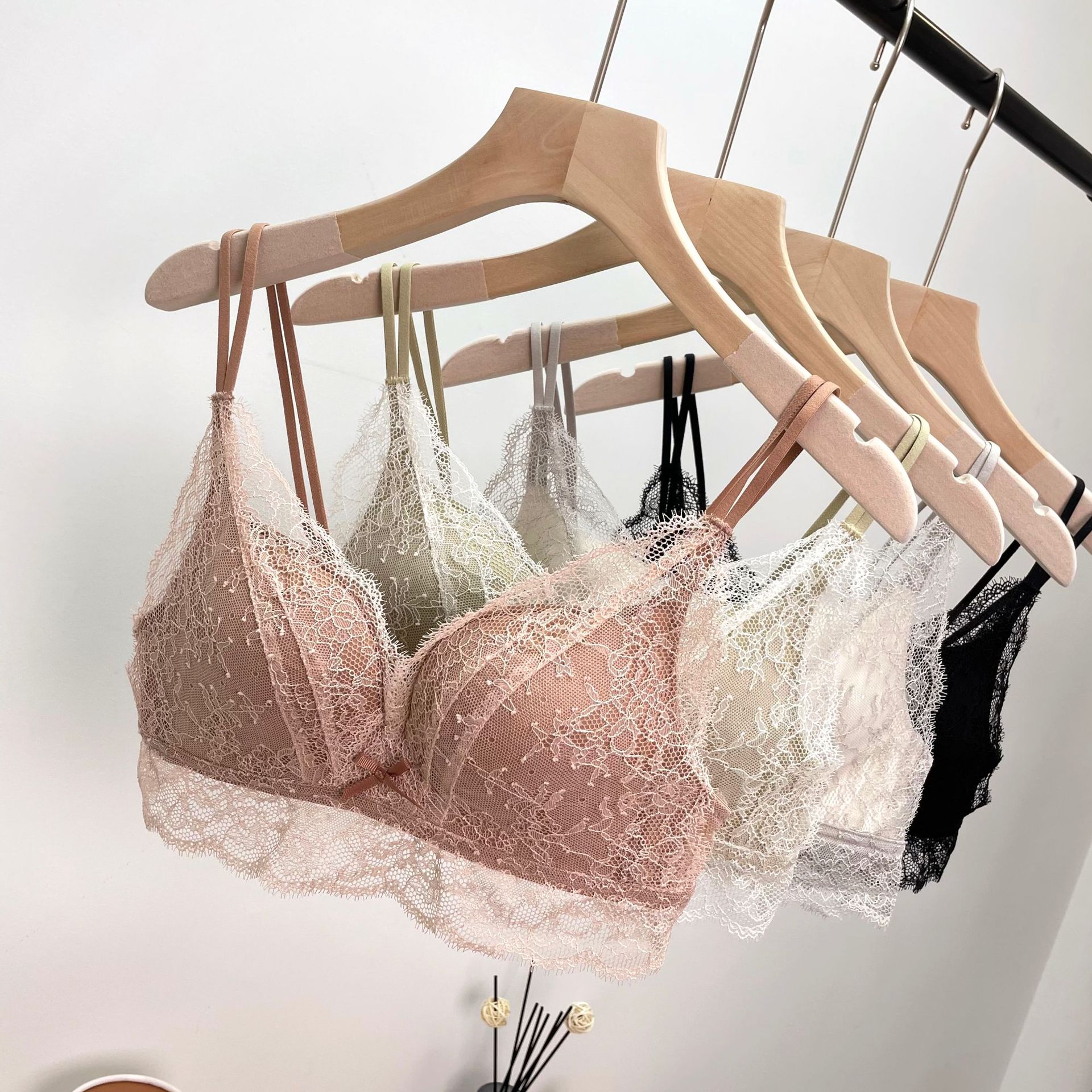 Gu Fei 29625 French girl lace contrast color ladies bra without steel ring one cup upper support summer soft cup underwear