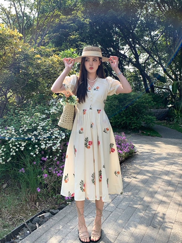 Абрикосовое летнее кружевное дизайнерское длинное платье, с вышивкой, средней длины, в цветочек