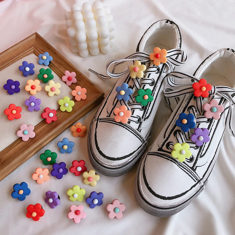 Small white shoes ins with girl heart small flower girl shoe buckle color cute flower flower student canvas shoelace buckle