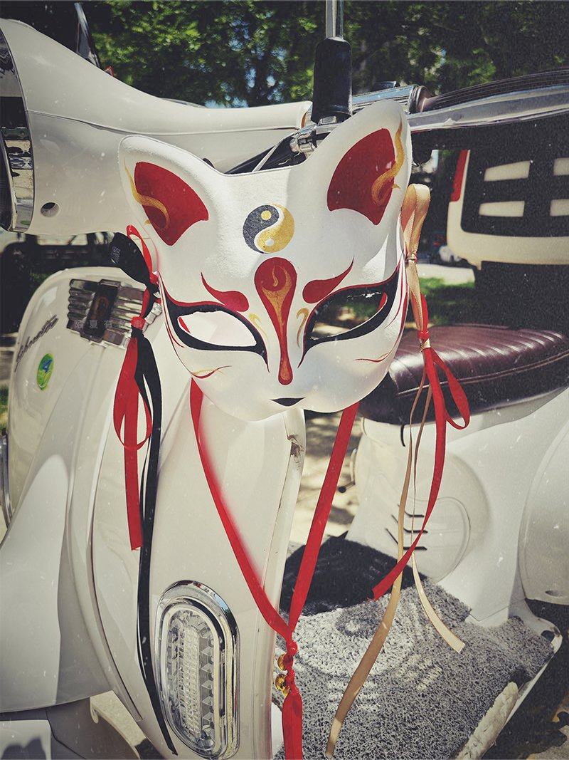 Movie: \, image size:800x1067