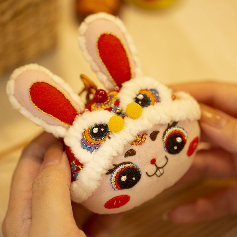 Aka Peace Charm Hand Embroidery DIY Kit - Thumbnail 3