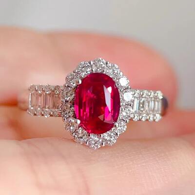 Super cool! A large red gemstone, pigeon egg, corundum, sapphire, emerald, ruby, oval cultivated colored gemstone ring