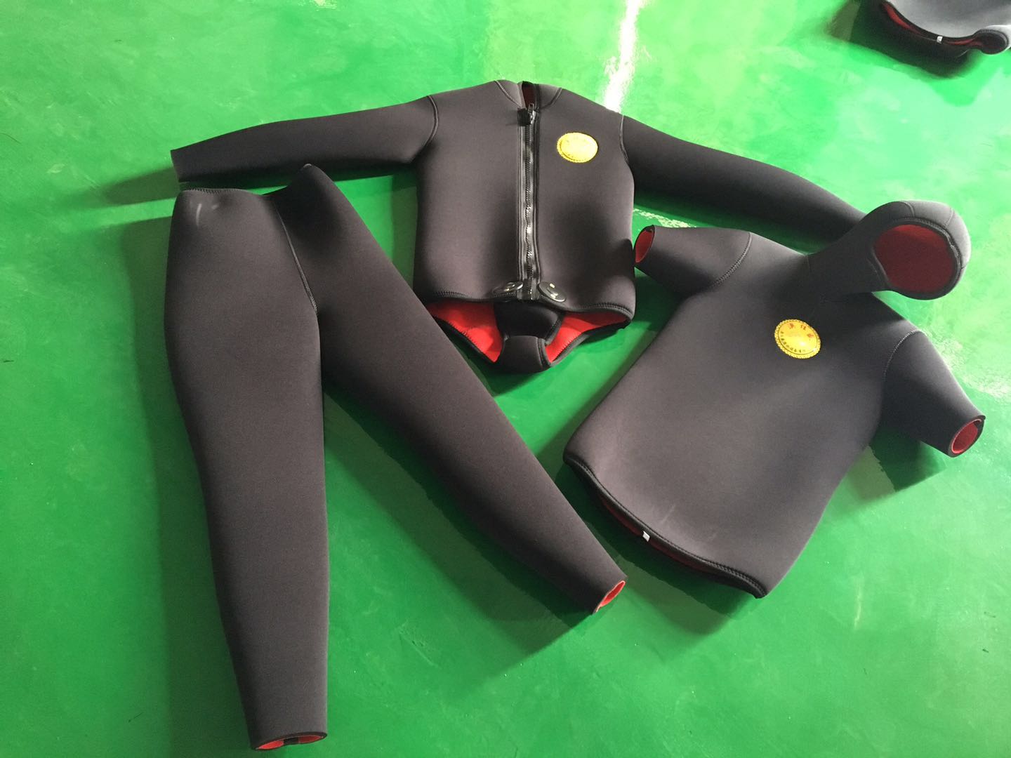 Winter diving warm clothes snorkeling wetsuit diving with three sets of wetsuit speed dry