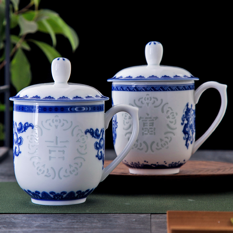 Jingdezhen blue and white exquisite ceramics with lid blue and white porcelain large size water cup large capacity mug household cup