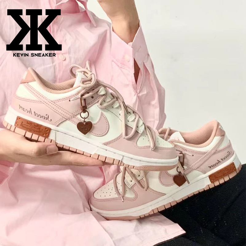 Customized Sneakers Nike Dunk Low Retro Sweetheart Retro College Style Deconstructed Casual Low-Top Sneakers Customized Sneakers Nike Dunk Low Retro Sweetheart Retro College Style Deconstructed Casual Low-Top Sneakers