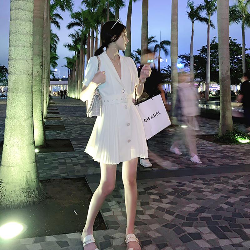 Lecea Alice's high-end ladies' temperament dress women's 2020 new V-neck light, familiar style, slim pleated skirt