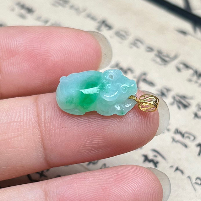 Longciyuan A-grade sun green jadeite 18K gold calf pendant