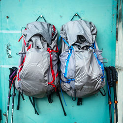 OSPREY eja pro 55 Kitty Eagle men and women outdoor hiking mountaineering camping backpack light backpack ຕົວແທນຈັດຊື້