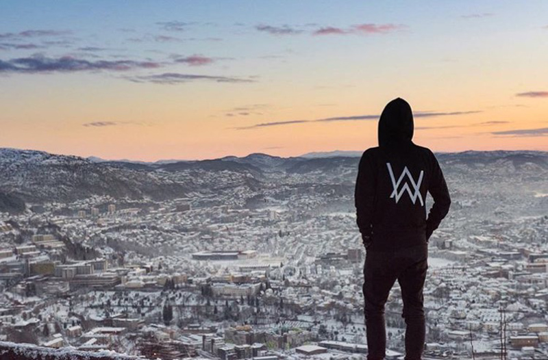 Top 100 âm thanh điện tử DJ áo khoác quần áo alan walker Alan Walker đã bị mờ trùm đầu áo len nam mùa hè phần mỏng