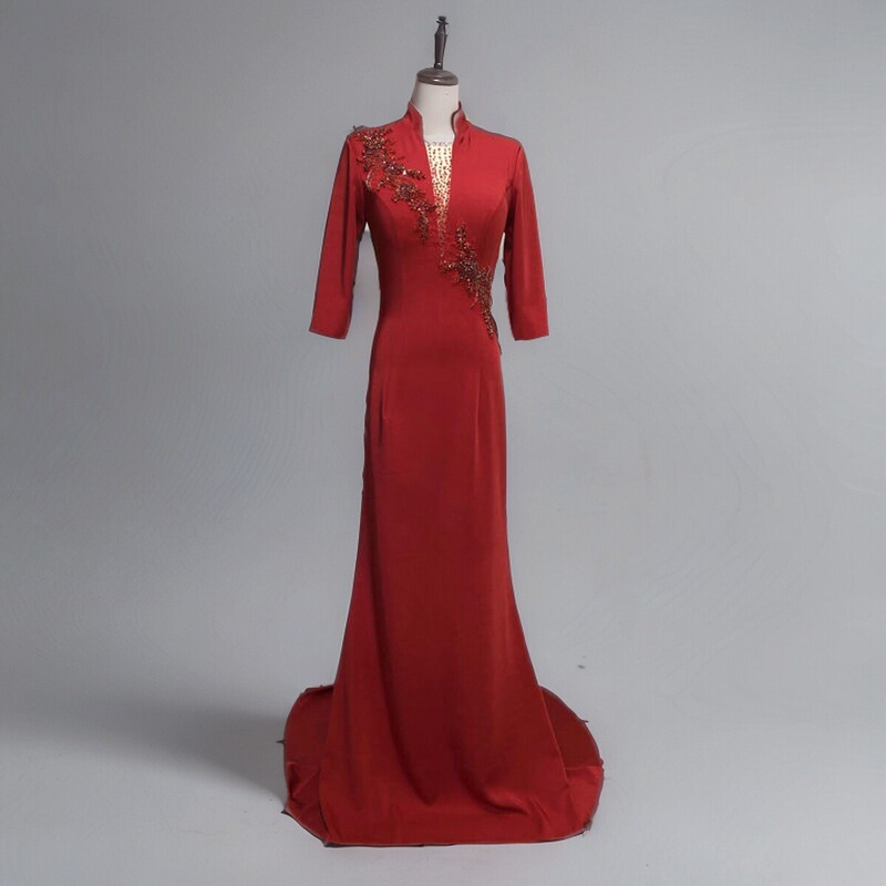 New Elegant and Noble Red Evening Dress in a Modern Chinese Style for the Hostess of the New Year's Party