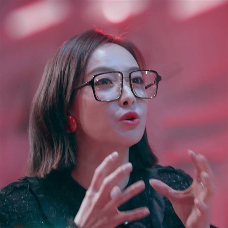 Nhóm nhảy máu nóng Song Yi với gọng kính 2018 ngôi sao đường phố chụp hình kính râm kính cường lực chống kính xanh kính mắt lily
