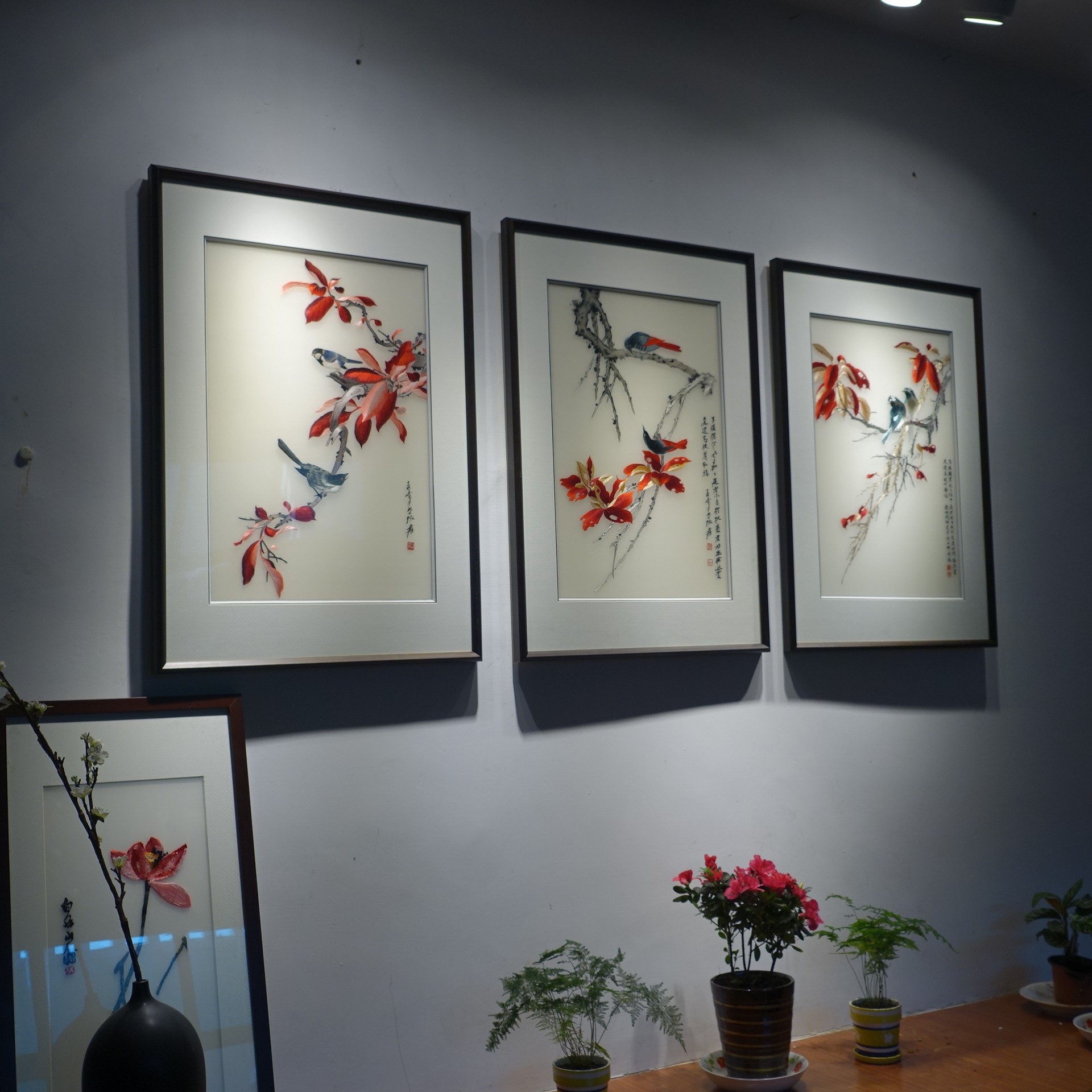 Suzhou embroidery handmade living room entrance pass decorative painting finished triple combination painting bird language flower fragrance boutique Silk Silk