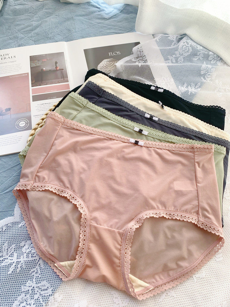 Eyes closed, naked feeling mask is light and not stuffy, large elastic and comfortable, medium and high waist ice silk ladies underwear briefs