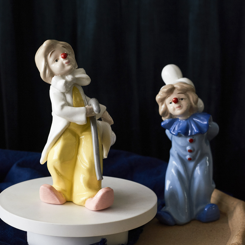 JK Mousse Ceramics Light Lavish Export Creative Clown Tabletop-like Rooms Light Lavish Decoration Pendulum for Delicate Gifts