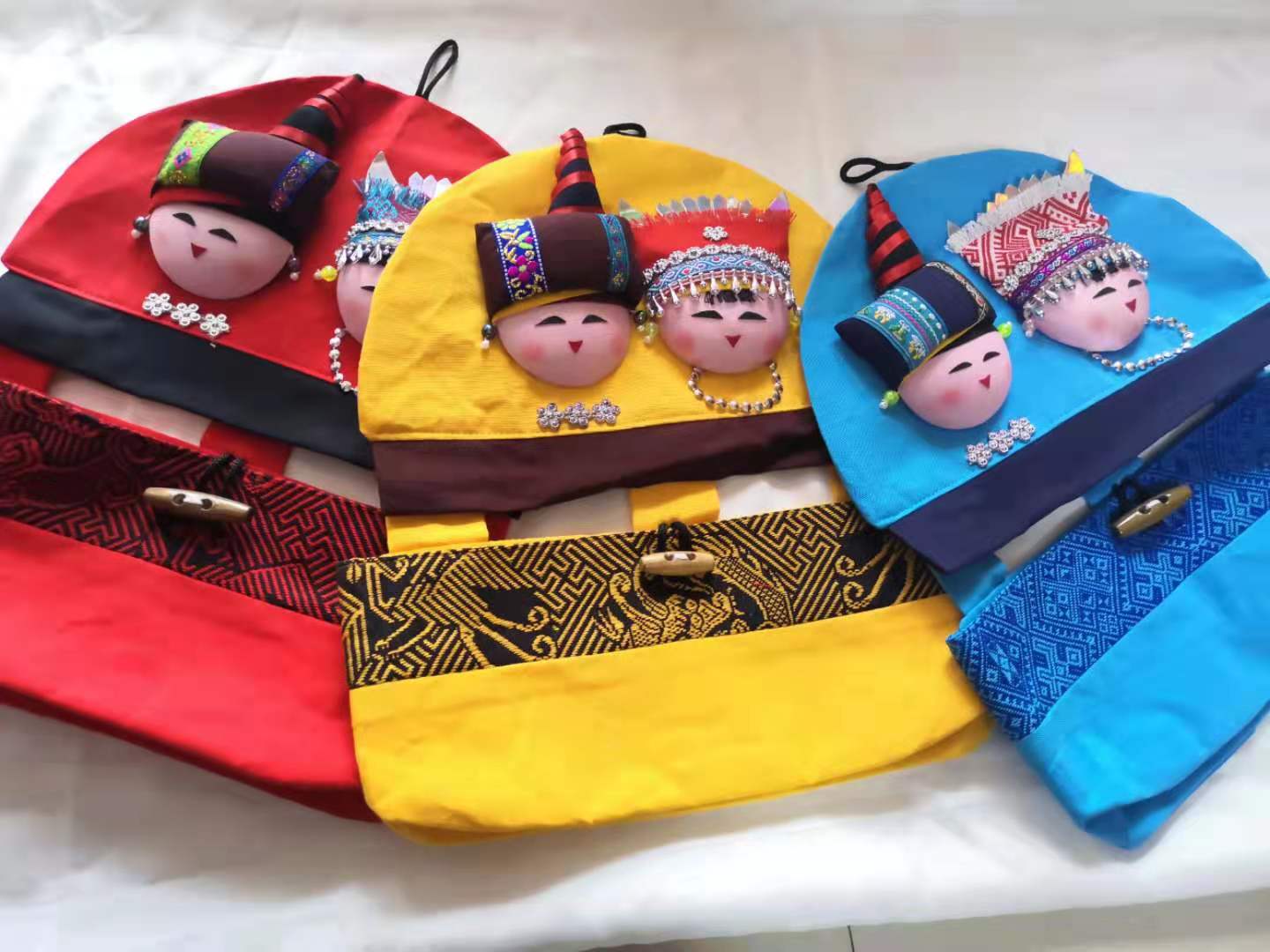 Guangxi Zhuang-Jin ethnic minority doll letter to be inserted in the old foreign home process with extremely distinctive gifts