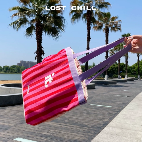 Потерянный холод-сладкий розовый полосатый холст. Контрастная японская японская боль в сфере кабина с большим количеством.