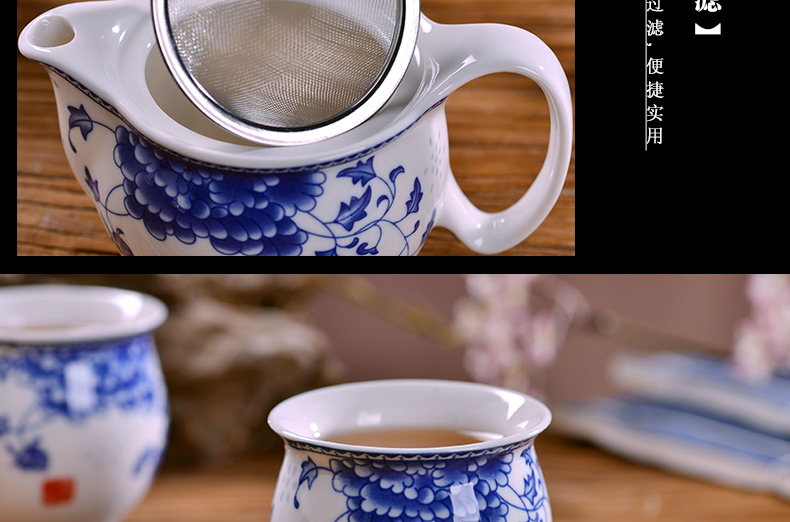 A complete set of ceramic kung fu tea set household of Chinese style restoring ancient ways of blue and white porcelain of jingdezhen ceramic cups teapot tea tray