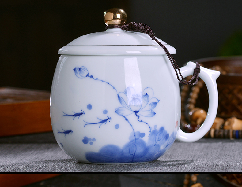 Office of jingdezhen blue and white porcelain cup with cover hand - made ceramic cup household glass large capacity make tea cup gift cup