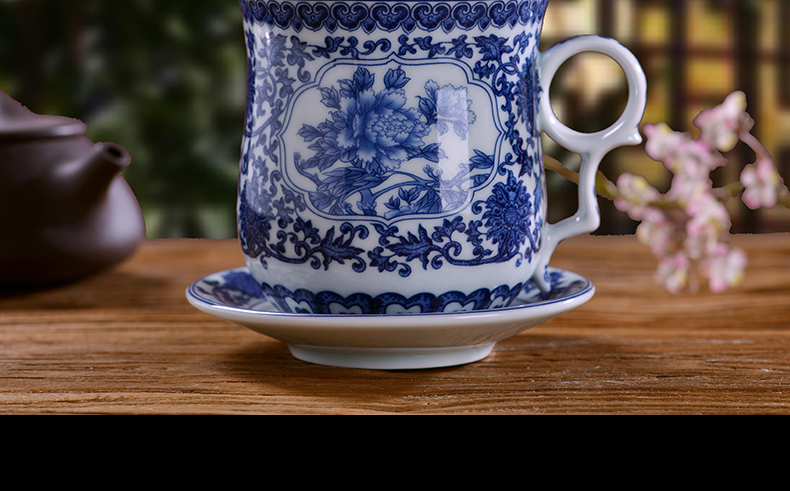 Jingdezhen ceramic cups office of blue and white porcelain teacup four - piece band filter cup tea cup home meeting