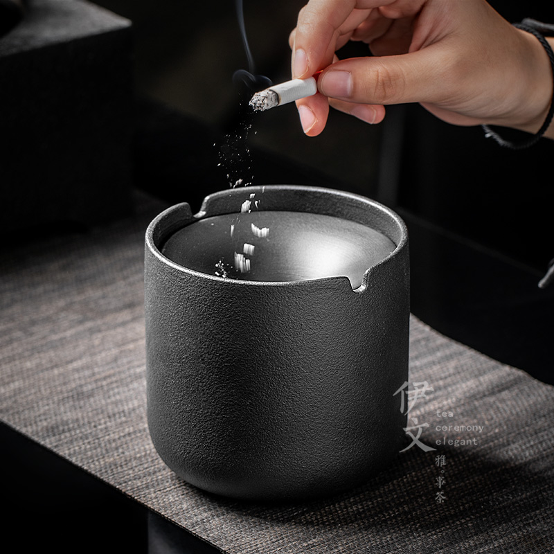 Ashtray with lid Creative Personality Trend Home Living Room Office Anti-Fly Ash Tea Stand Simple Windproof Smoke Cylinder Modern