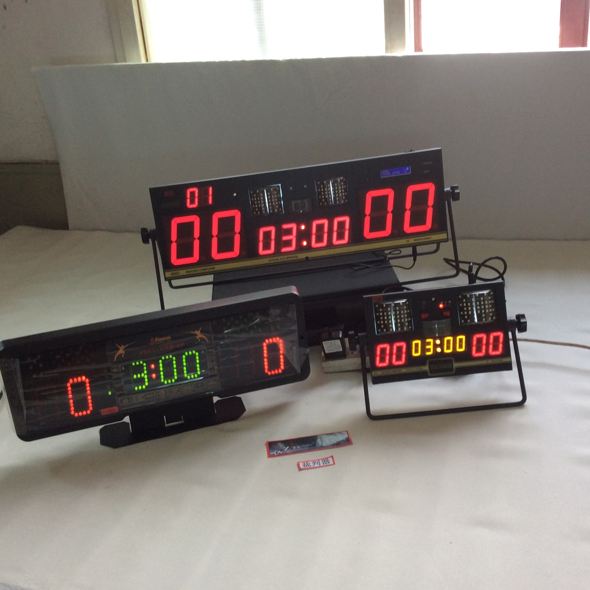 Fencing competition referee