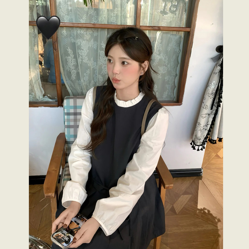 College Style Age-Reducing Outfit Set for Women, New Summer Style, White Long-Sleeved Shirt, Gray Pleated Vest Skirt Two-Piece Set