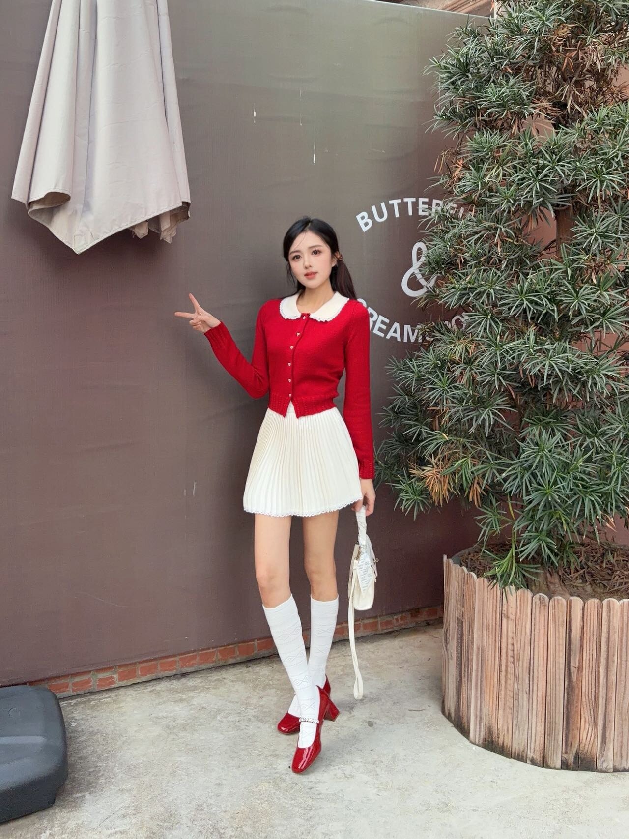 孙乐言毛晓彤同款百丽「白月光」红色高跟玛丽珍单鞋：脚踝间的复古红玫瑰