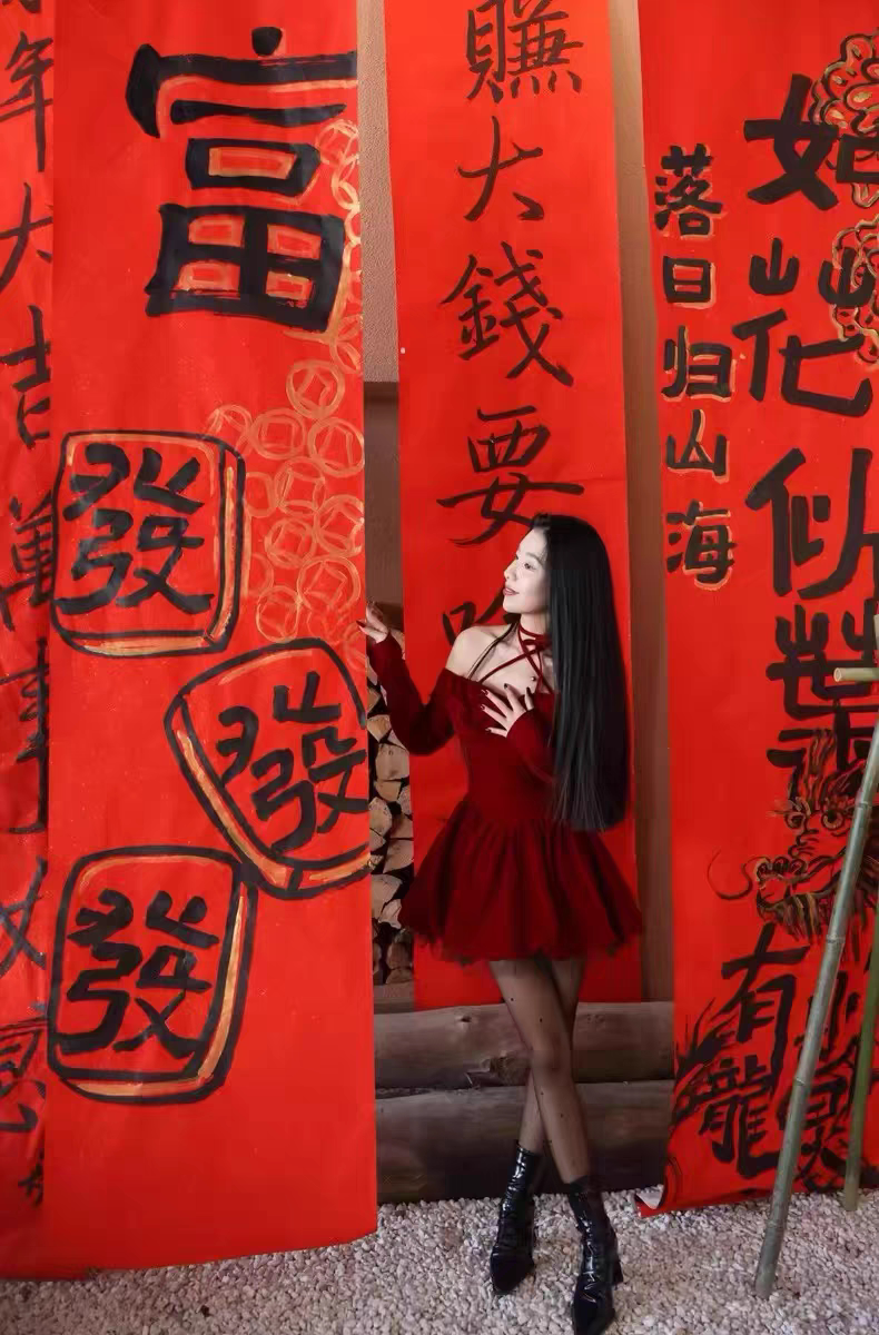 绮雨薇法式红色连衣裙 蓬蓬裙摆遮肉显瘦 收腰设计拉长比例 小个子专属显高版型