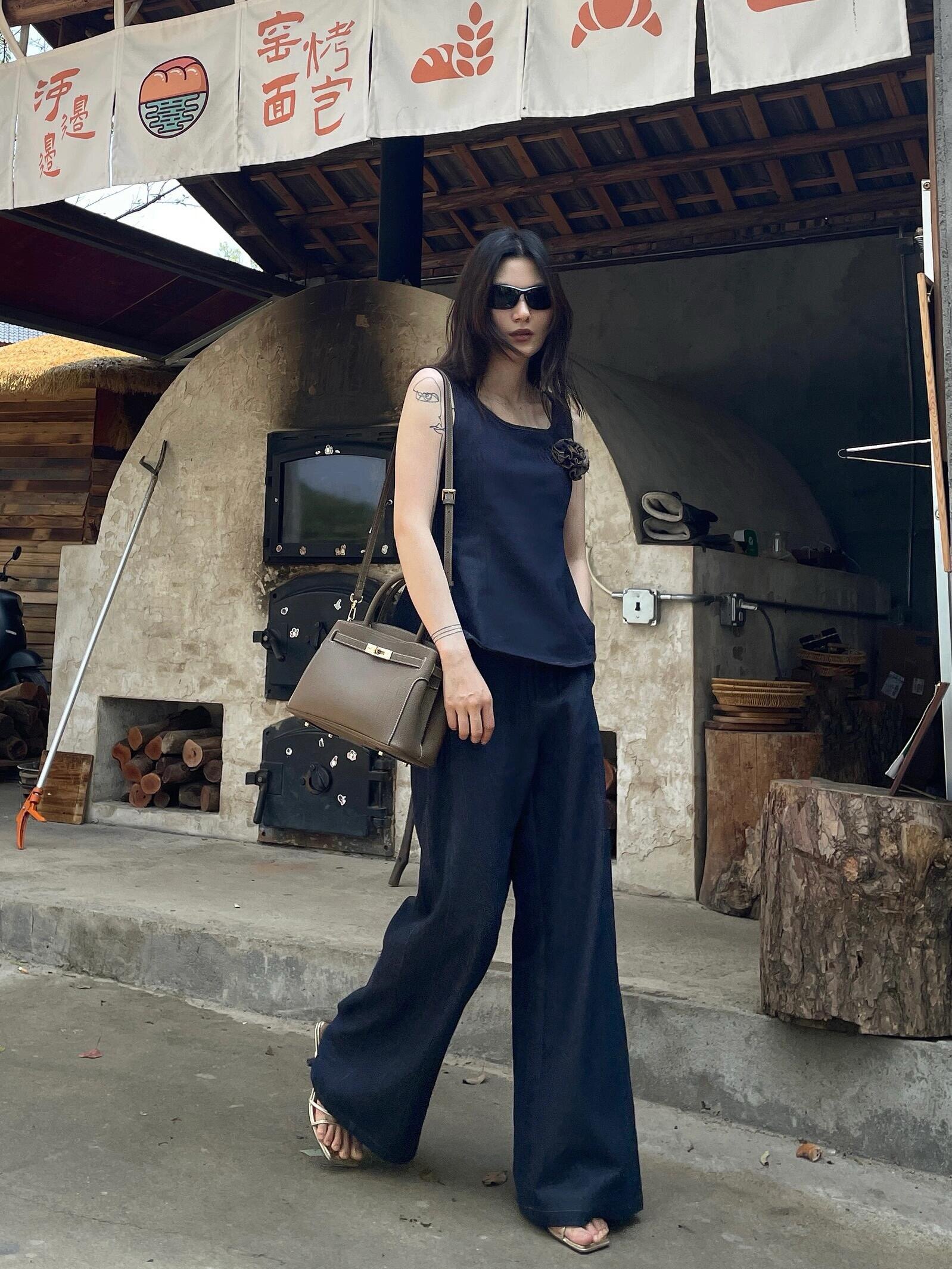 百丽鎏金岁月凯莉包 质感牛皮高级耐磨 大容量通勤 妈妈包婚包两用