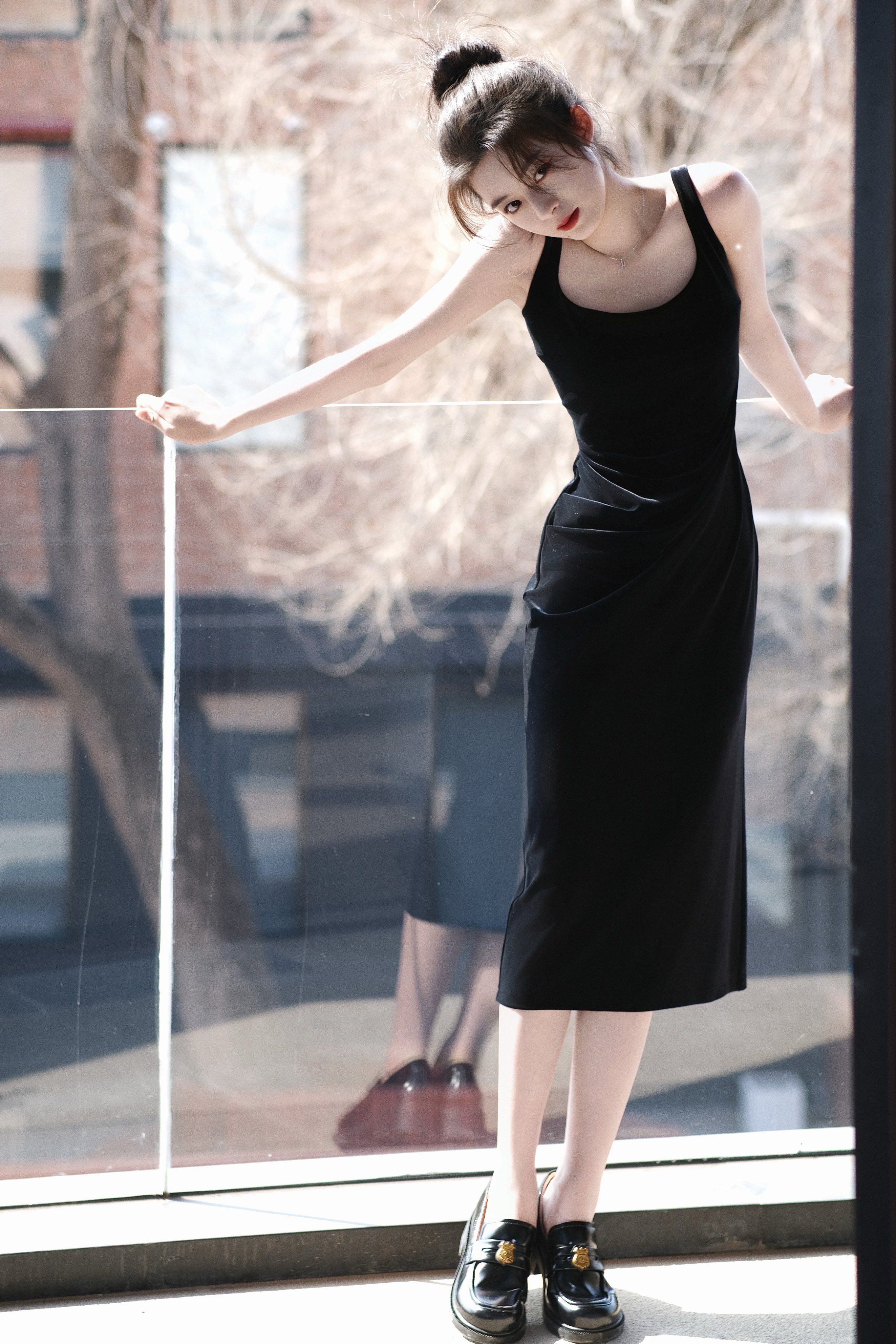 天美意teenmix王玉雯同款金色徽章常青藤乐福鞋：厚底真皮的学院复古美学