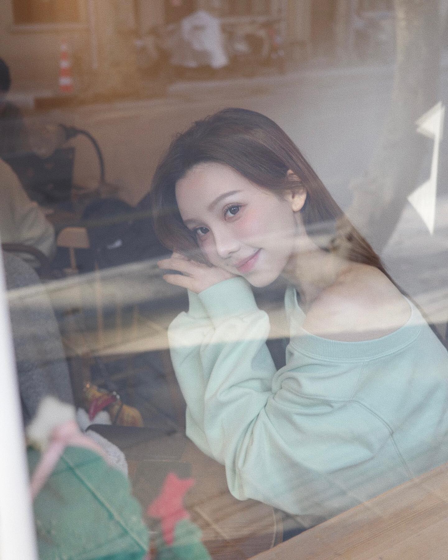 王玉文同款ANN ANDELMAN露肩卫衣 发泡印花斜领单肩小露香肩