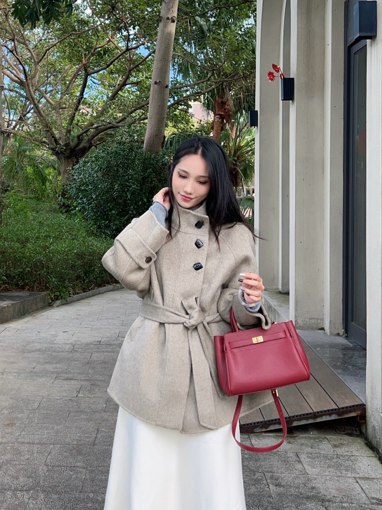 百丽红色新娘婚包 大容量设计装下红包手机 手提斜挎两用更实用