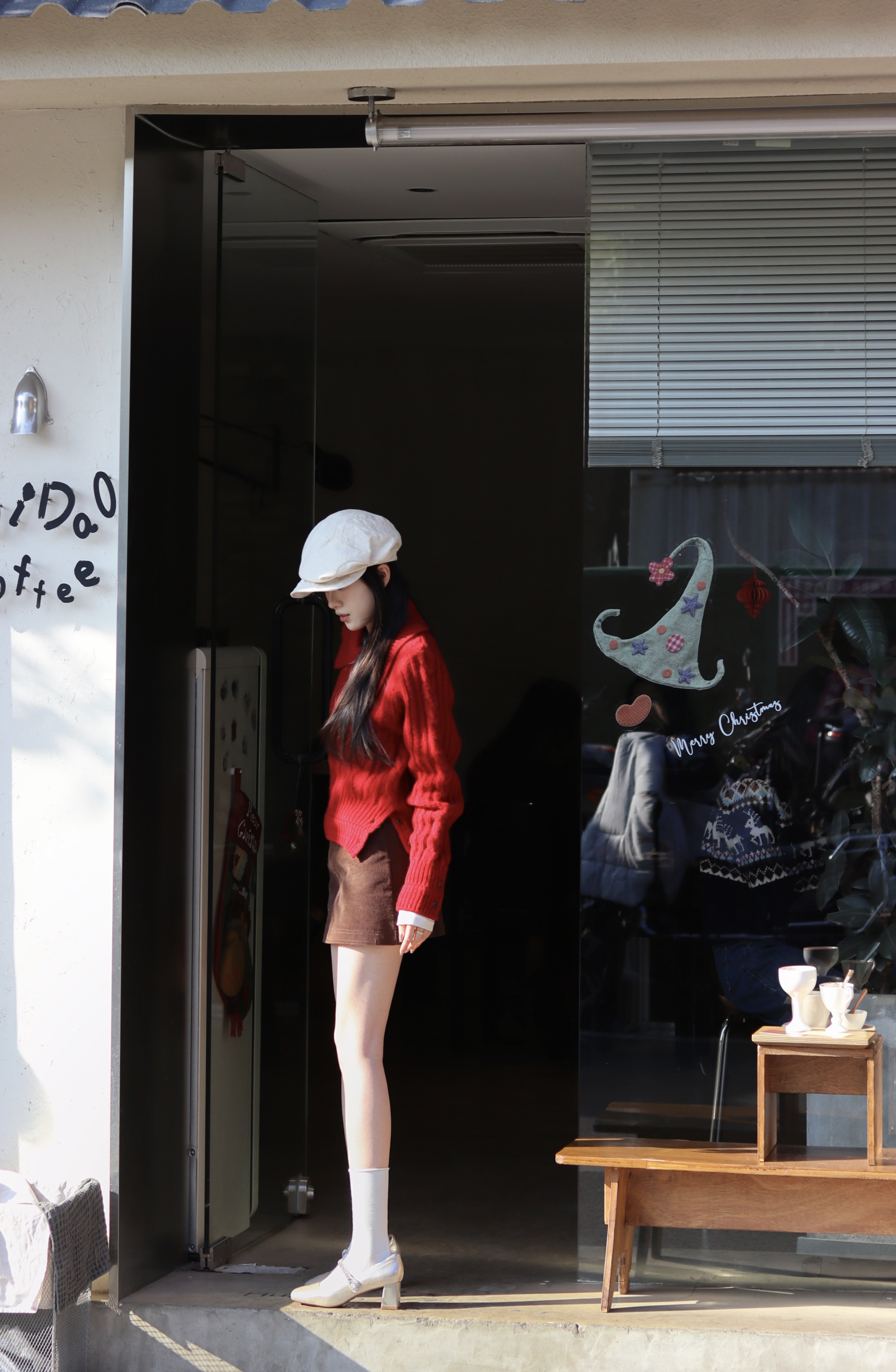 孙乐言毛晓彤同款百丽「白月光」红色高跟玛丽珍单鞋：脚踝间的复古红玫瑰