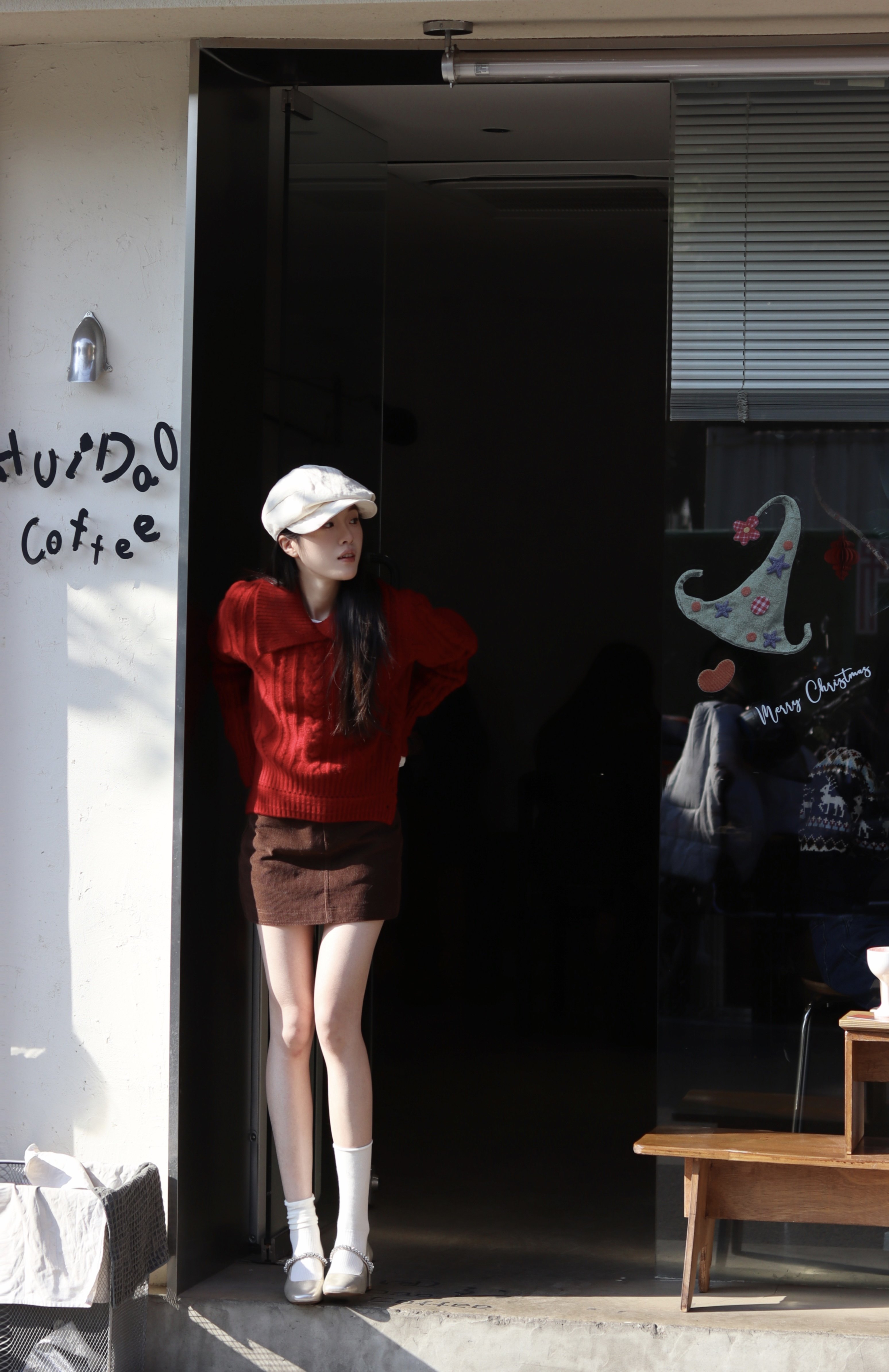 孙乐言毛晓彤同款百丽「白月光」红色高跟玛丽珍单鞋：脚踝间的复古红玫瑰