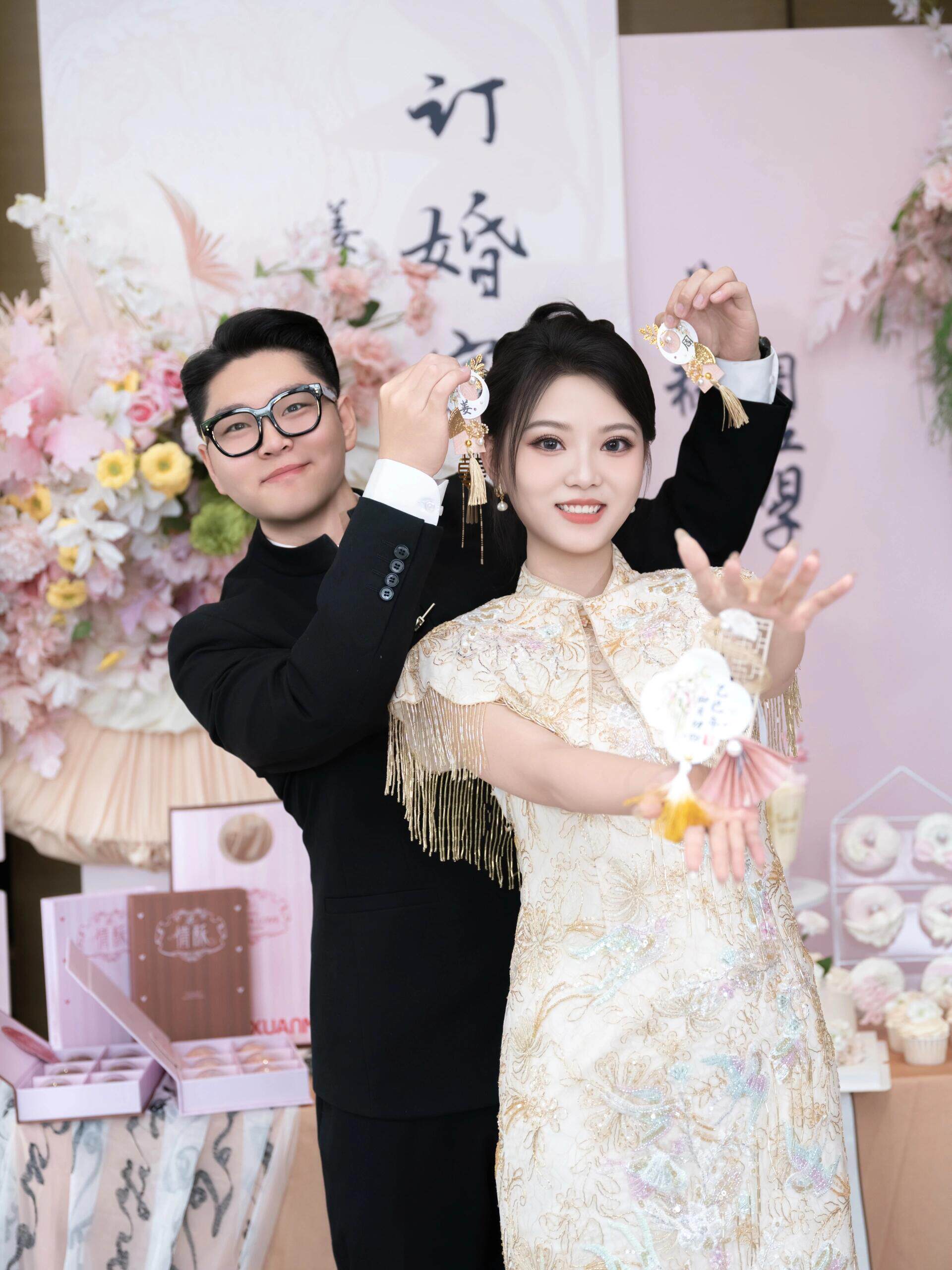 艾诗霓《金叙》新中式订婚旗袍改良款小个子友好金色刺绣结婚敬酒答谢