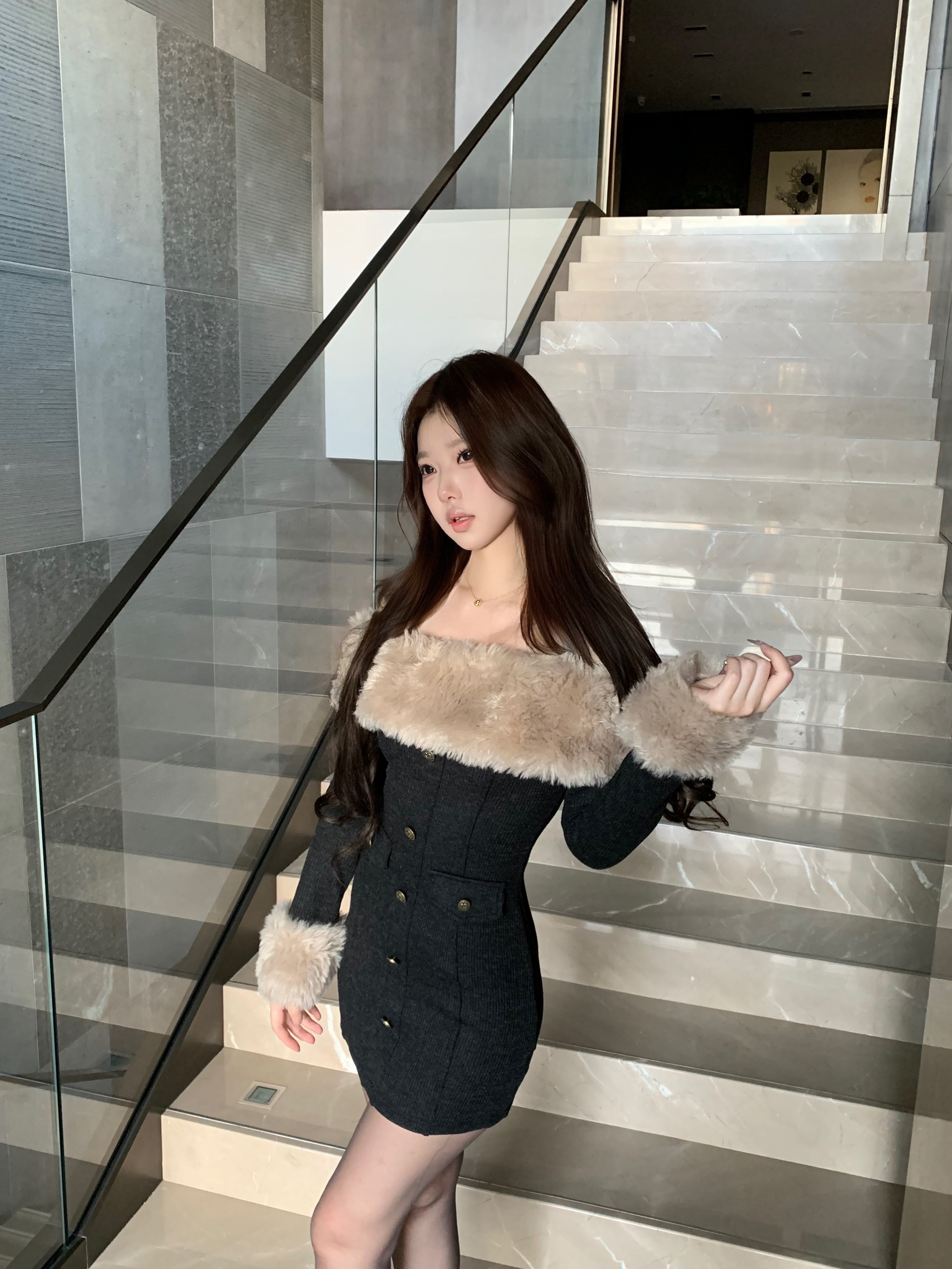 CYNR原创设计富家千金性感毛领一字肩连衣裙修身显瘦包臀针织短裙