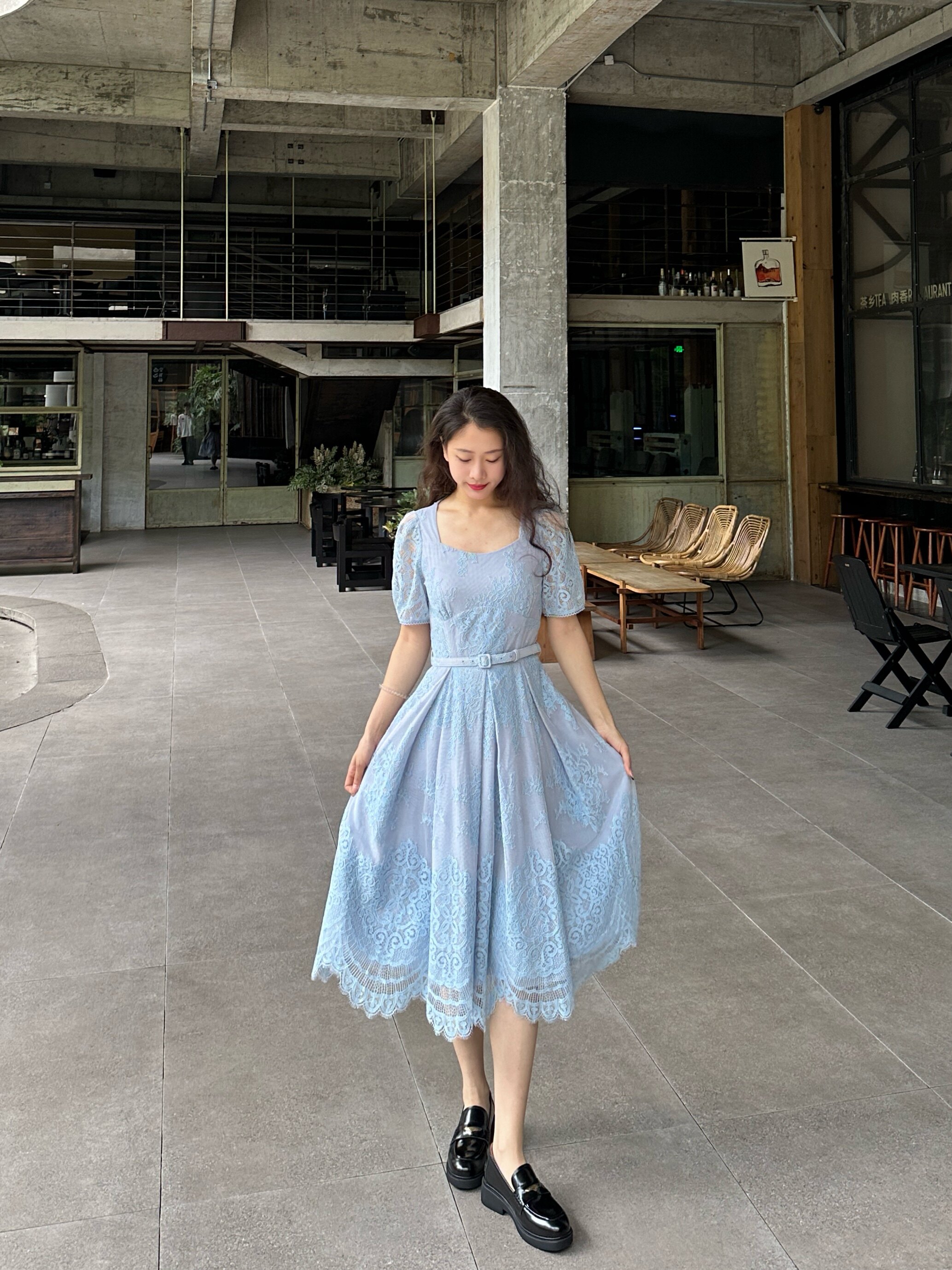 宋佳同款百丽海鸥乐福鞋2.0：厚底真皮的英伦飒爽美学