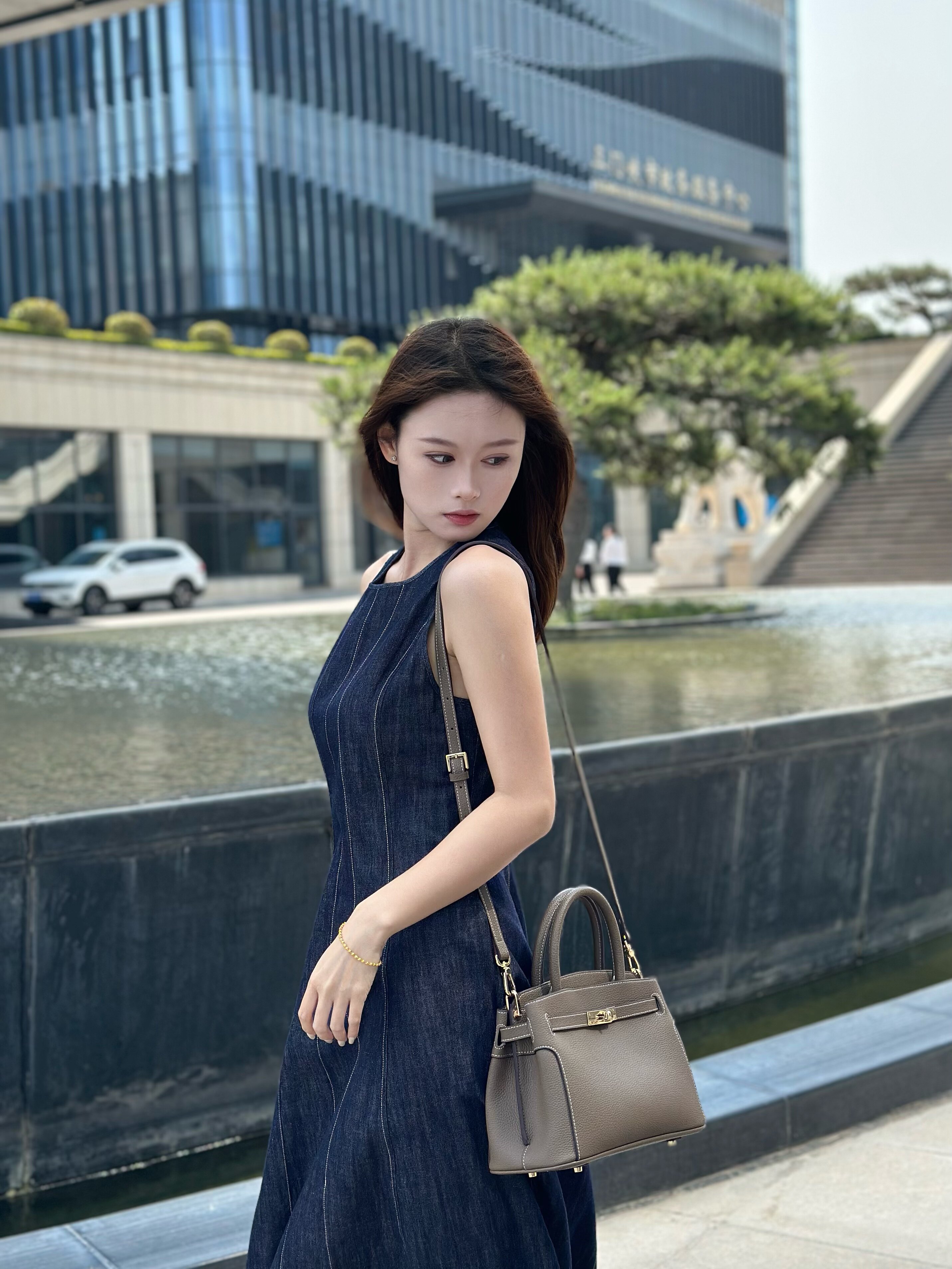 百丽鎏金岁月凯莉包 质感牛皮高级耐磨 大容量通勤 妈妈包婚包两用