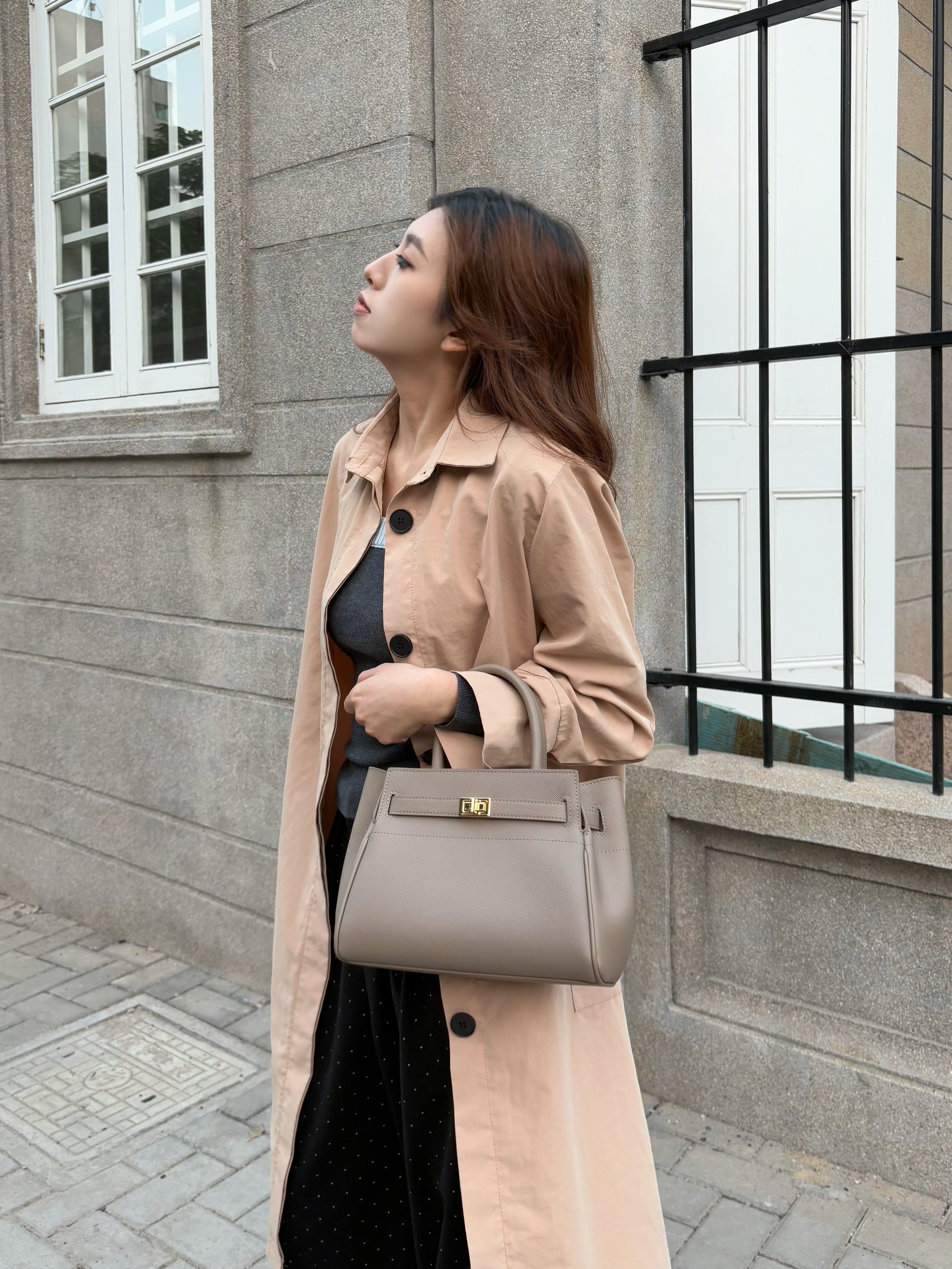 百丽红色新娘婚包 大容量设计装下红包手机 手提斜挎两用更实用