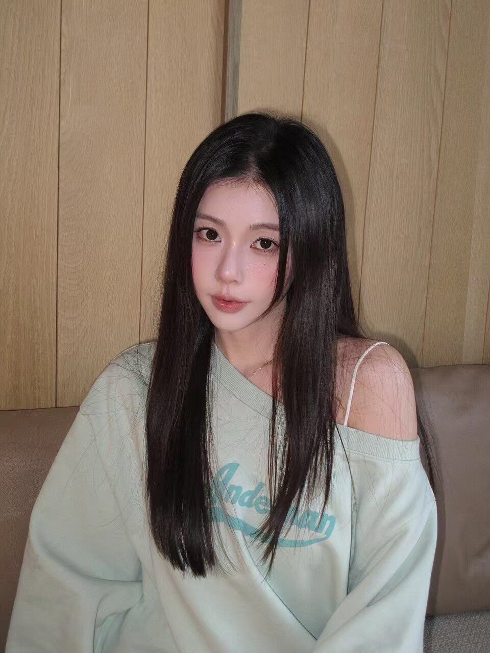 王玉文同款ANN ANDELMAN露肩卫衣 发泡印花斜领单肩小露香肩