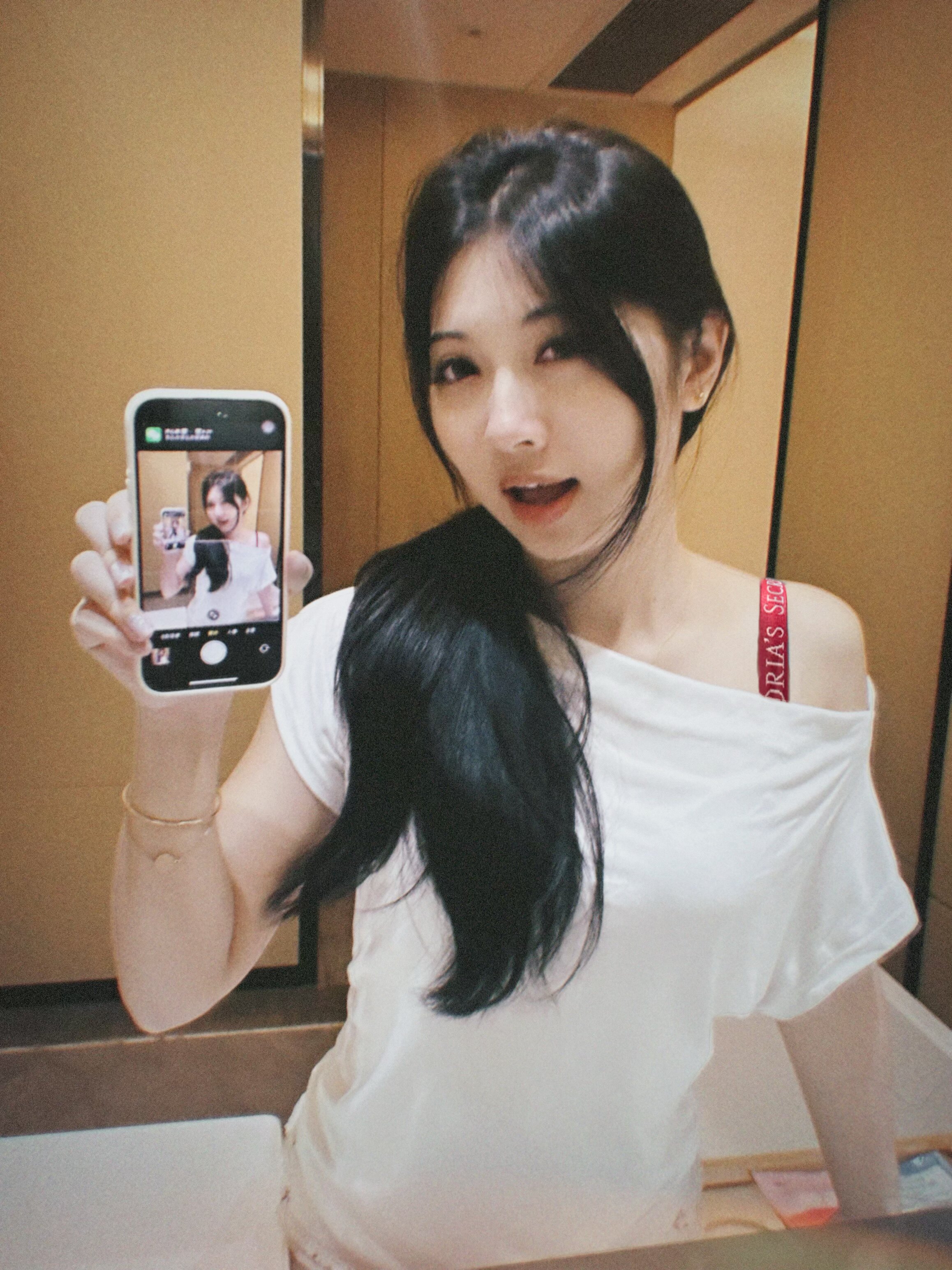 VICTORIA'S SECRET维密单依纯同款果冻条反重力Plus+内衣 小升杯设计