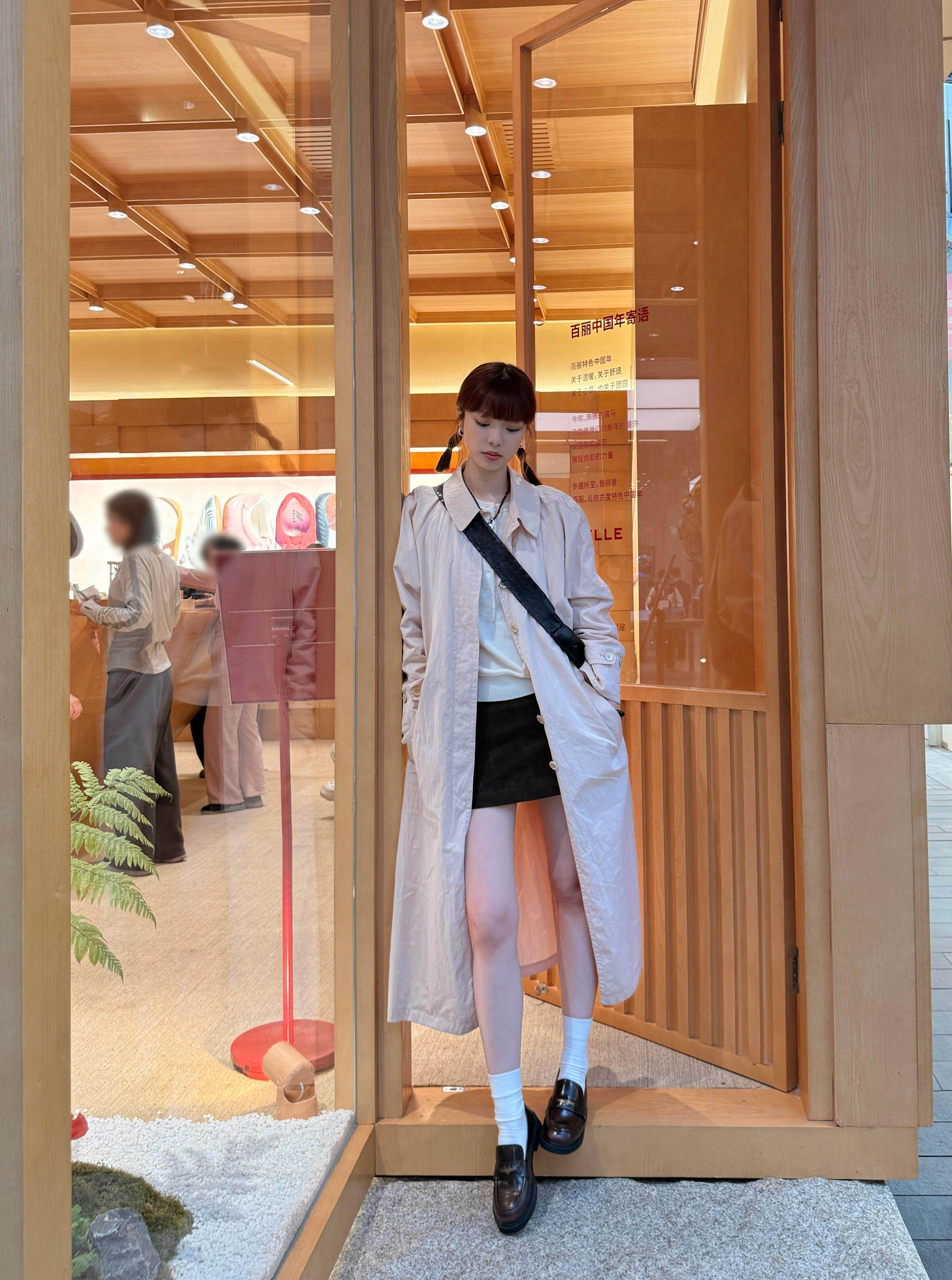 宋佳同款百丽海鸥乐福鞋2.0：厚底真皮的英伦飒爽美学