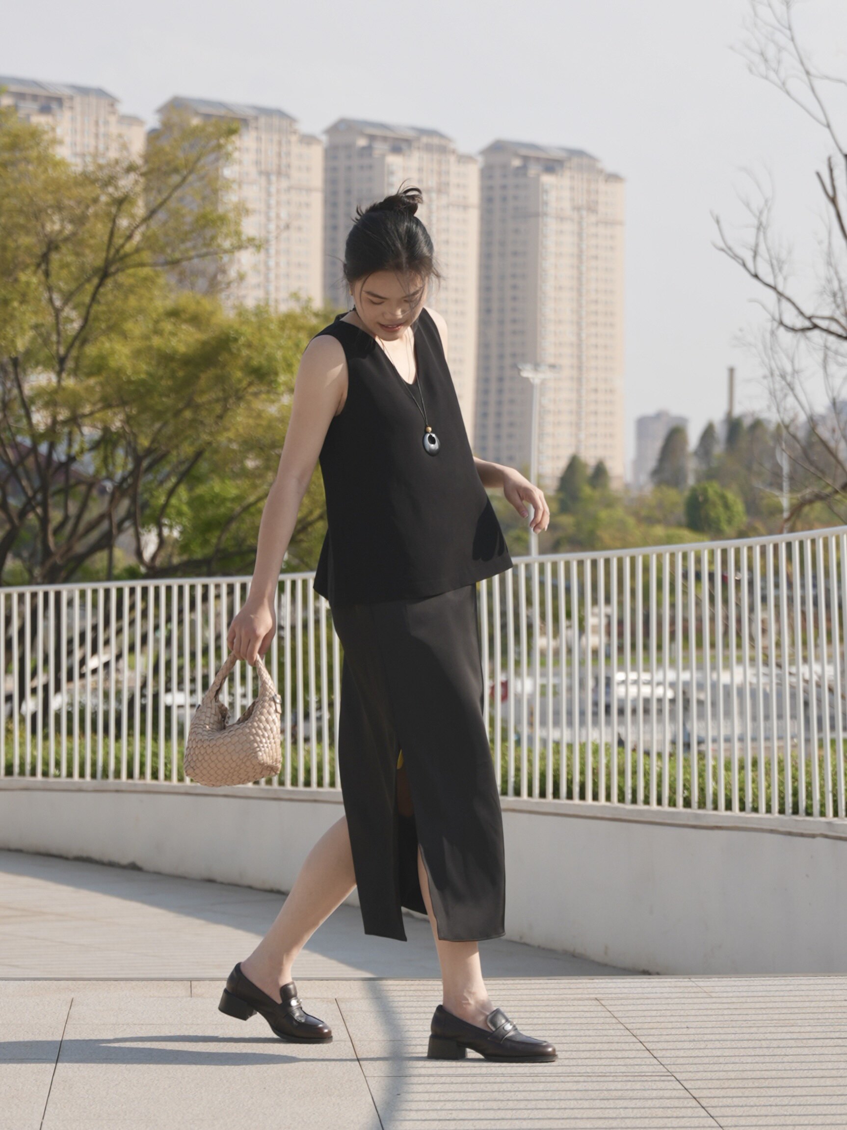 百丽春季复古粗跟乐福鞋 黑色小皮鞋经典百搭 粗高跟设计稳当增高不累脚