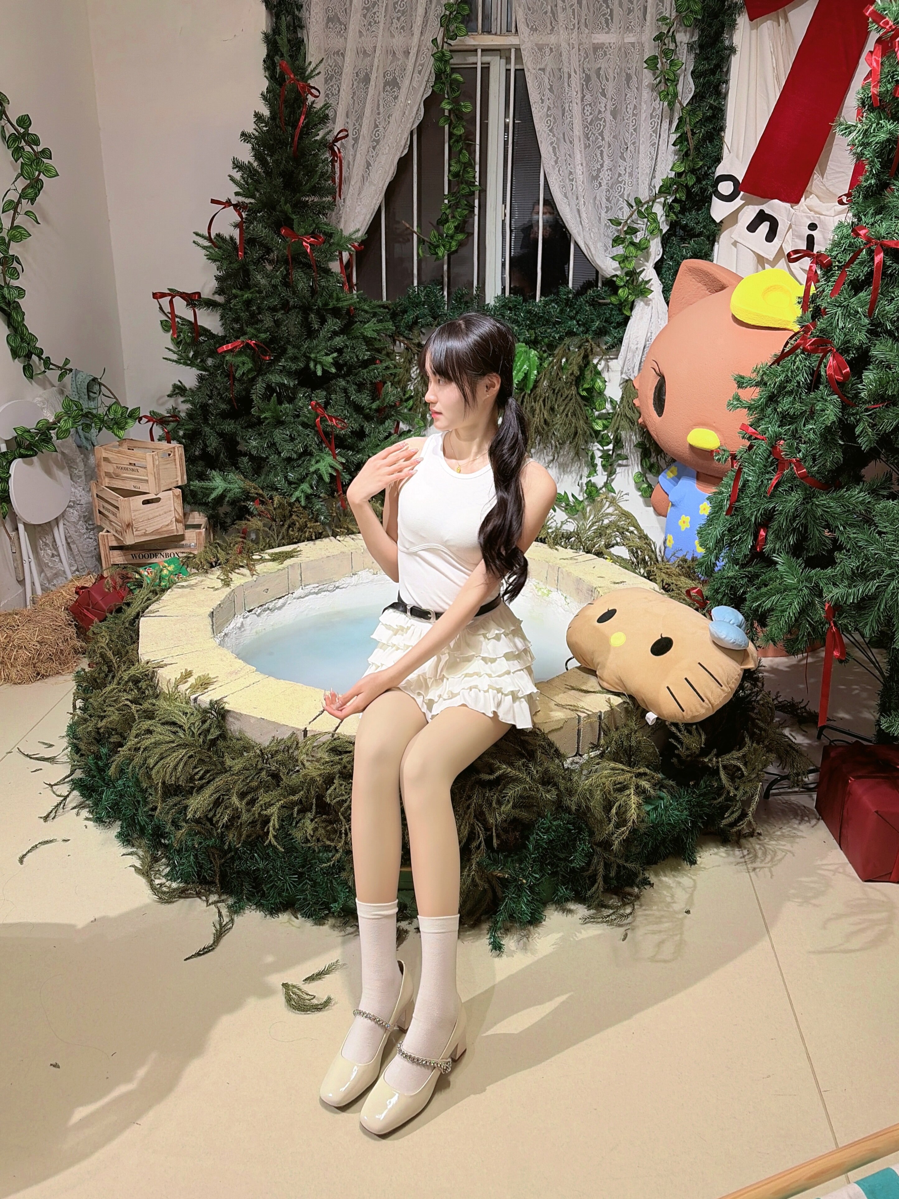 孙乐言毛晓彤同款百丽「白月光」红色高跟玛丽珍单鞋：脚踝间的复古红玫瑰