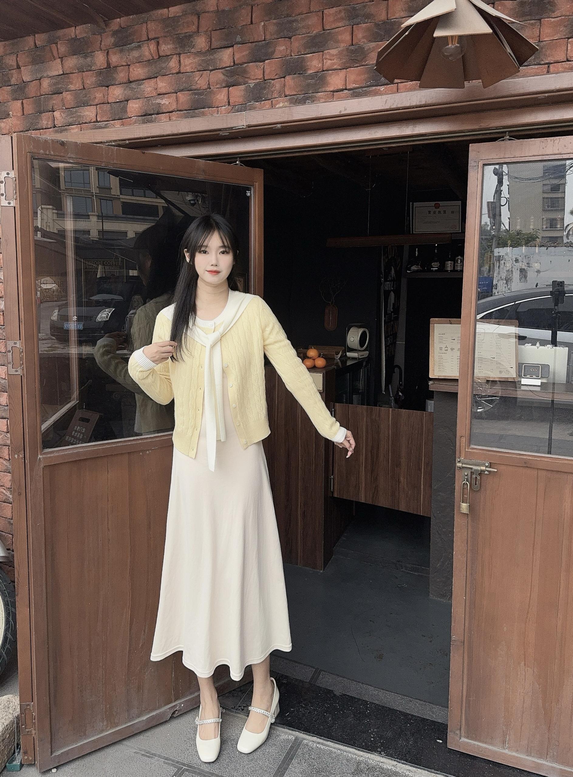 孙乐言毛晓彤同款百丽「白月光」红色高跟玛丽珍单鞋：脚踝间的复古红玫瑰