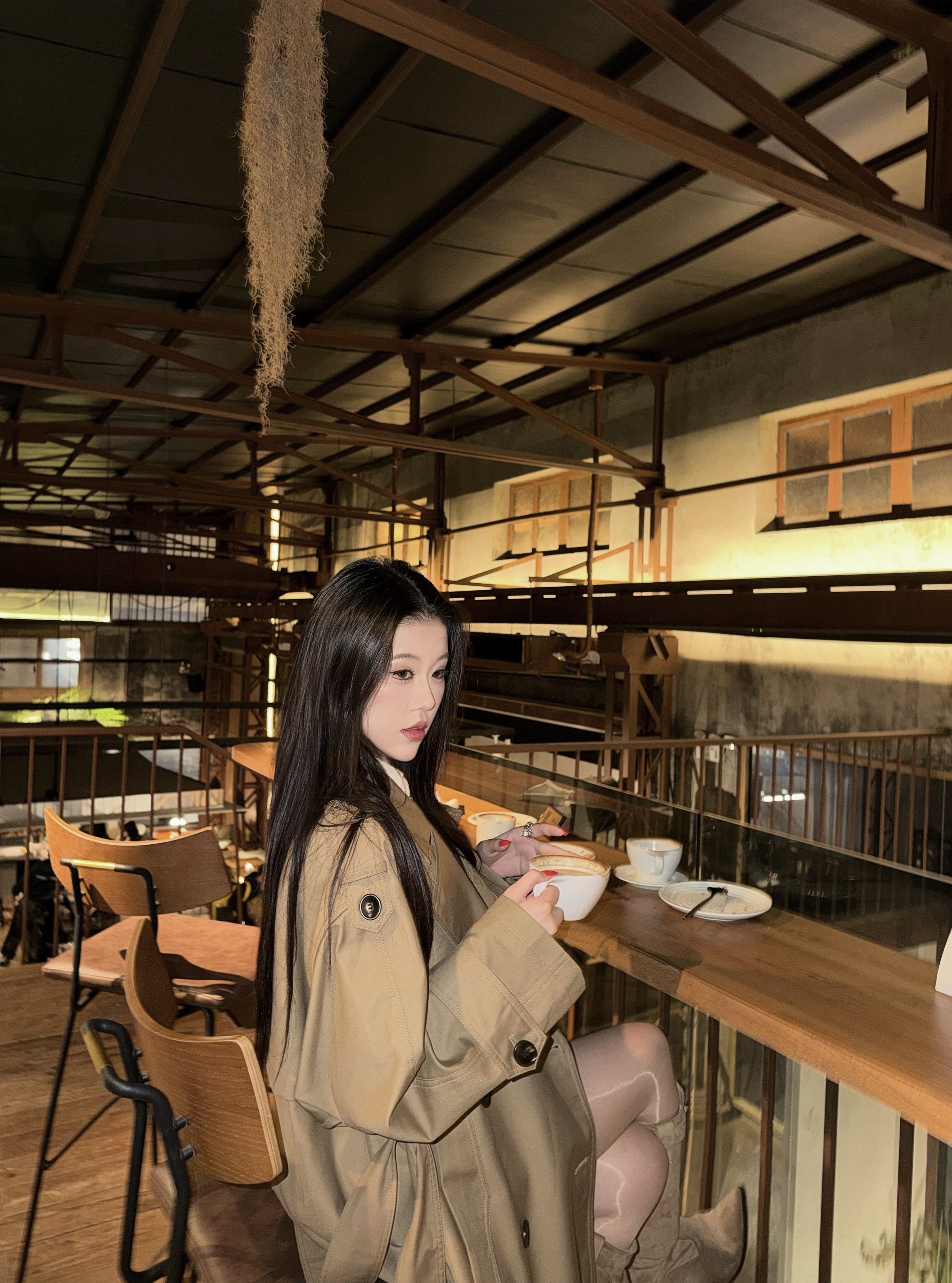 解锁法式优雅密码——周淼ZHOUMIAO"巴黎旧梦"风衣穿搭图鉴