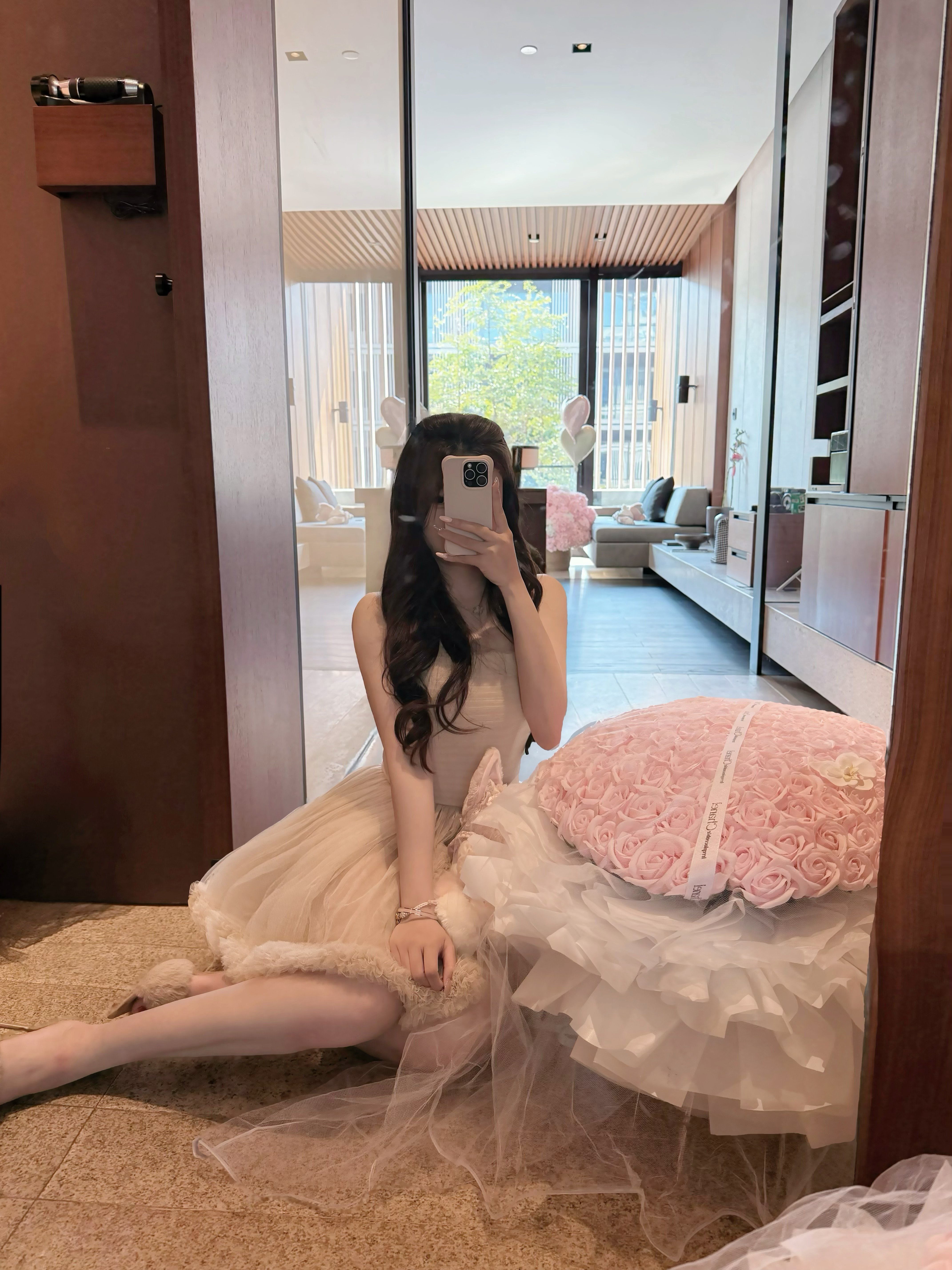 Supermodel Studio卜斯斯「轻纱梦境」重工礼服：十四米耗料的手工压褶美学